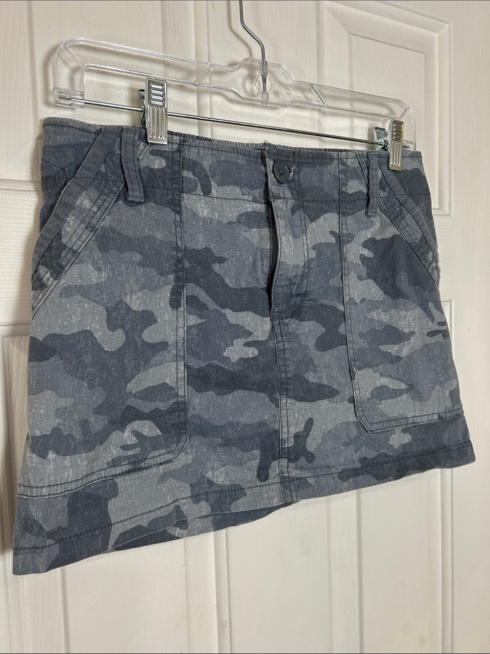 Wild Fable Gray Camo Denim Mini Skirt Size Small Elastic Back Casual Utility - Picture 4 of 7